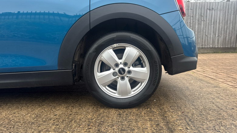 MINI Hatchback 1.5 Cooper Classic 5dr Auto Petrol Hatchback